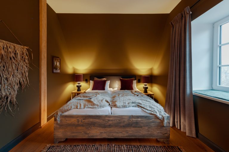 Room No.9: Double bed with red pillows, Hof Bissee