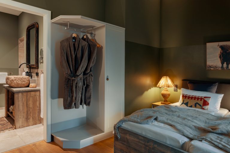 Room No.8: Double bed and coat rack with bathrobes, Hof Bissee