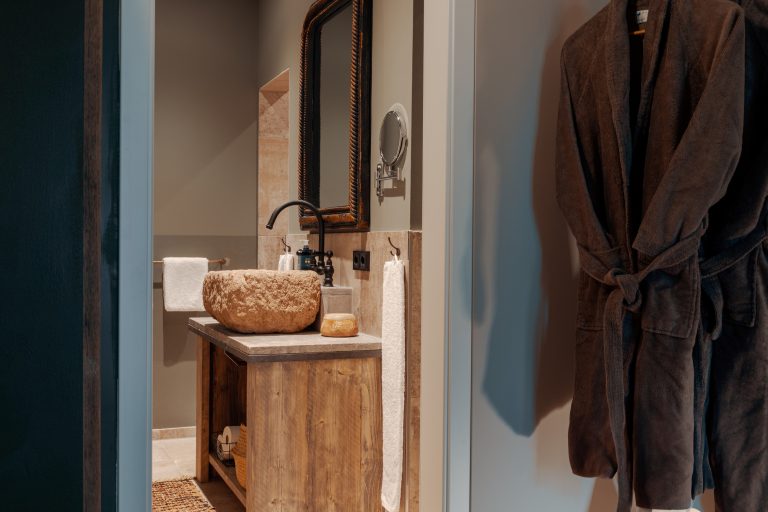 Room No.8: Bathroom with bathrobe, Hof Bissee