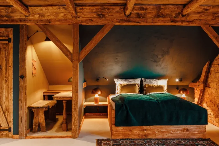Cabin No.3: Double bed under wooden beams with green bedspread, Hof Bissee