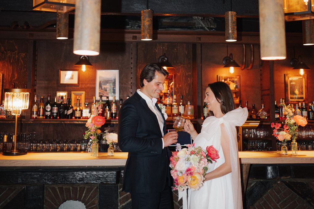 Wedding venue: Bride and groom at the bar, Hof Bissee