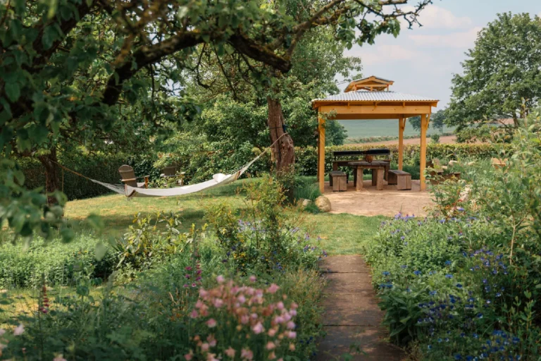 BBQ area Farmhouse: Garden with hammock and pavilion, Hof Bissee