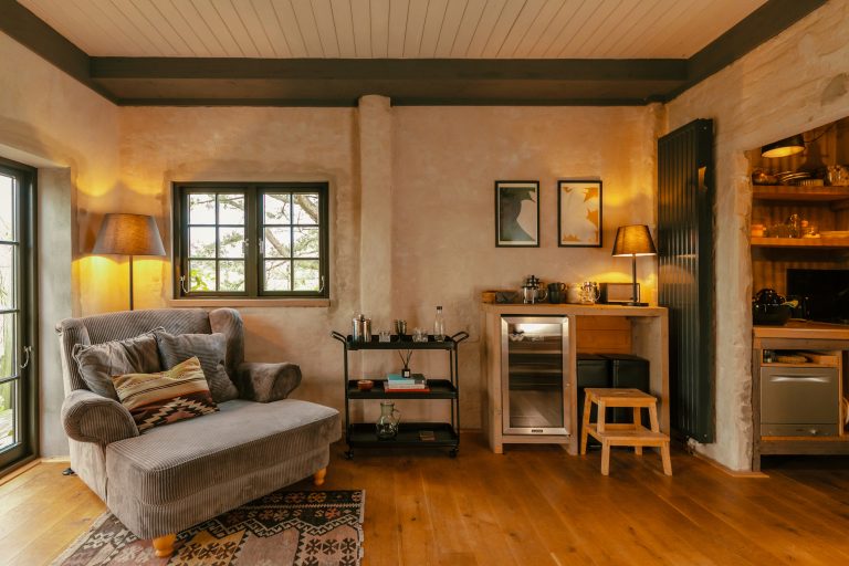 Cabin River: Living space with armchair and coffee bar, Hof Bissee