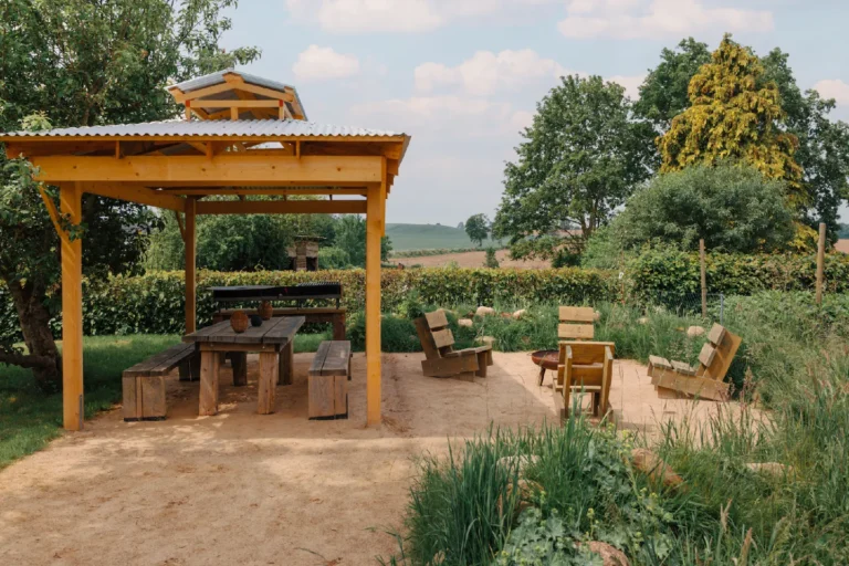 BBQ area Farmhouse: Barbecue pavilion in the countryside with a far-reaching view, Hof Bissee