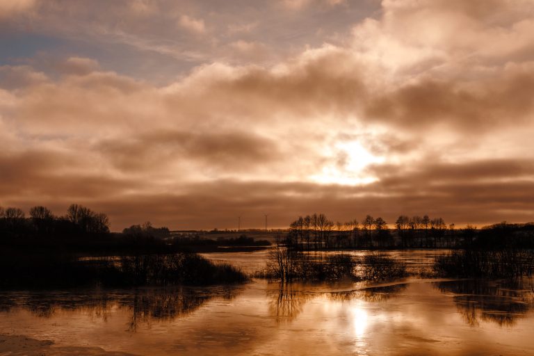 Cabin River: Sunset over the river landscape, Hof Bissee