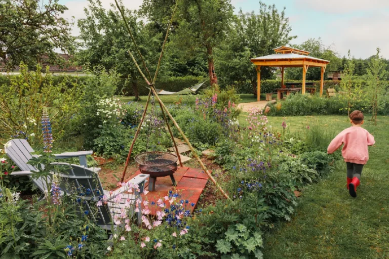 BBQ area Farmhouse: Flowering garden with fire pit and pavilion, Hof Bissee