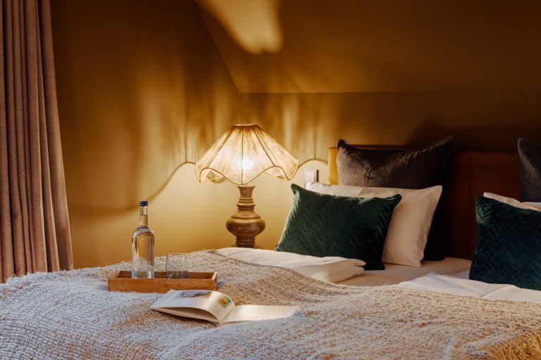 Room No.10: Double bed with bedside lamp, Hof Bissee