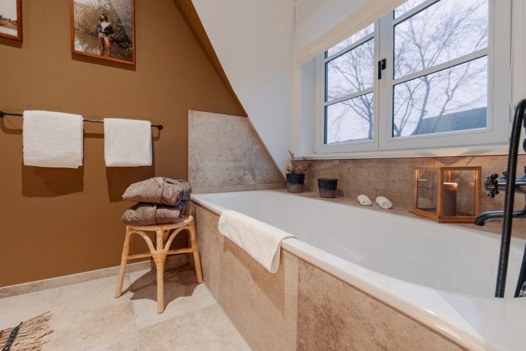 Room No.10: Bathtub under the roof window, Hof Bissee