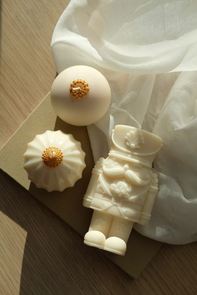Christmas candle workshop: Homemade candles in Christmas shapes, Hof Bissee