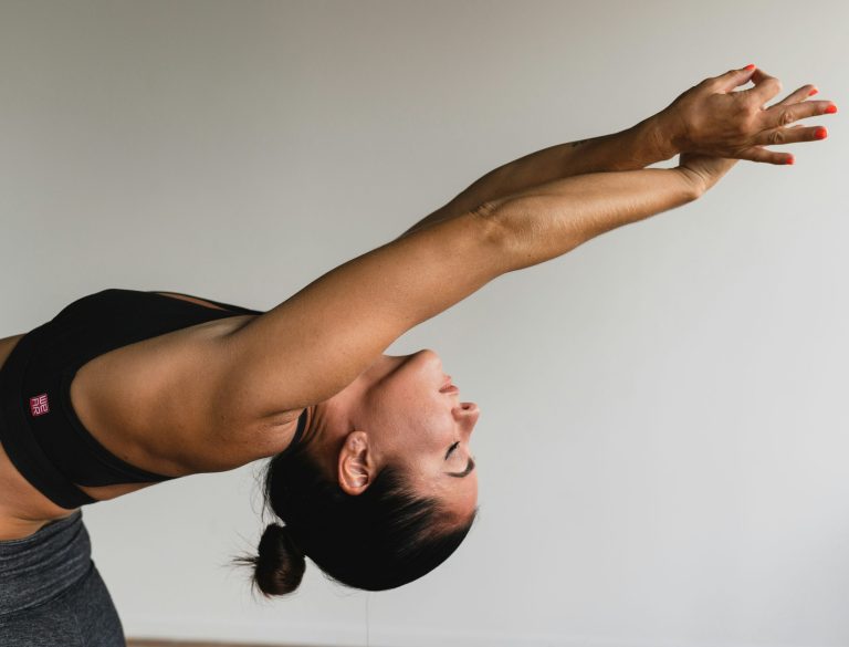 Yoga: Stretching exercise with extended arms, Hof Bissee